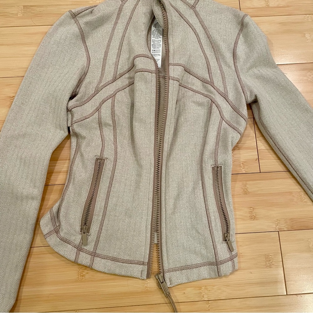 Authentic Lululemon Define Crop Jacket Nutmeg/Lig… - image 8